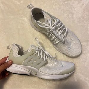 White Nike Air Prestos